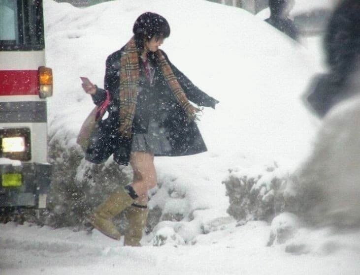 Холода нипочем: смешные фото людей, которые побороли зиму