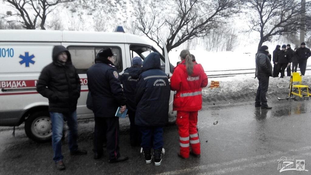 В Харькове скорая протаранила маршрутку, есть жертвы: фото и видео с места трагедии