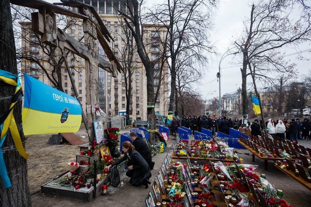 Україна вшановує пам'ять героїв Небесної Сотні