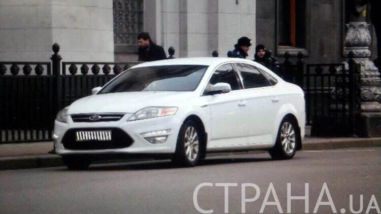 СМИ "засекли" Парасюка на машине за 862 тыс. грн