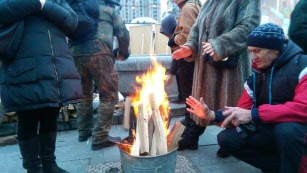 Люди в камуфляже заняли отель "Козацький" на Майдане в Киеве