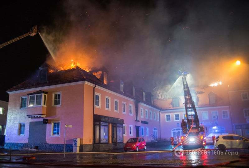 У Німеччині місцеві жителі зраділи пожежі в готелі для біженців