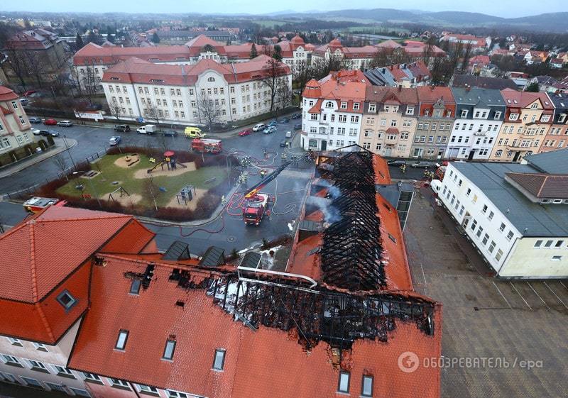 У Німеччині місцеві жителі зраділи пожежі в готелі для біженців