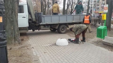 Стоп, автохам: в Киеве перекрыли въезд в Куреневский парк