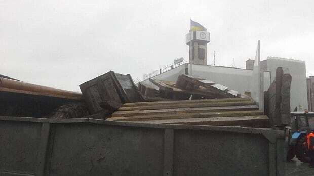 Операция "зачистка": из центра Киева убрали "Майдан-3". Опубликованы фото