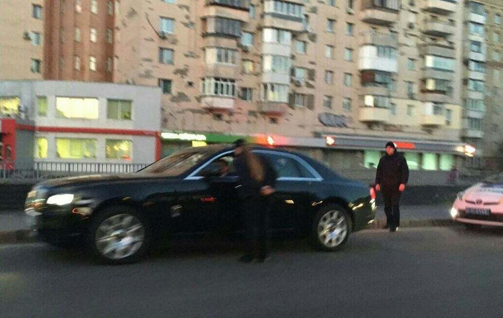 В Киеве полиция оштрафовала водителя Rolls-Royce