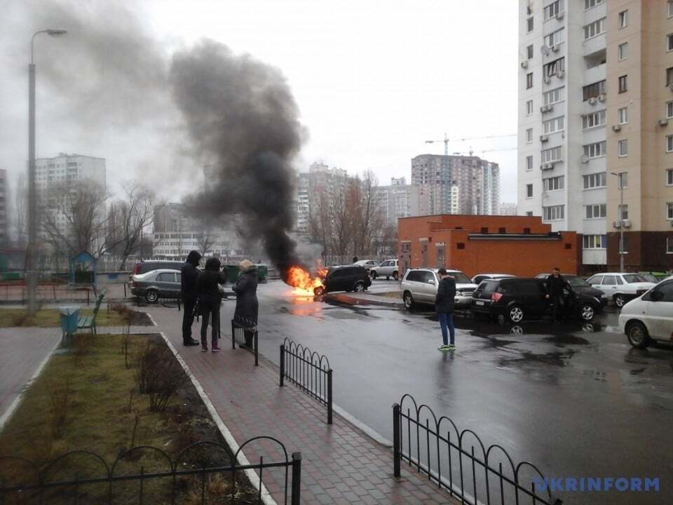 В Киеве утром сгорел автомобиль
