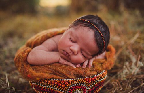 Младенцы аборигенов: традиции экзотического народа. Фотопроект