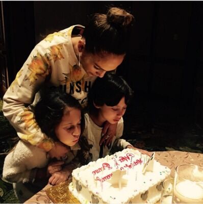 Дженифер Лопес поздравила своих детей с днем рождения (фото)