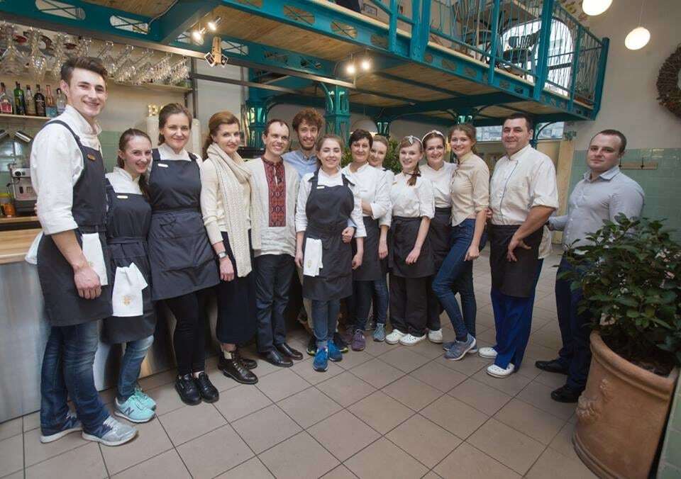 Дружина Порошенка сходила на каву з хворим на ДЦП, якого вигнали з львівського ресторану: опубліковані фото