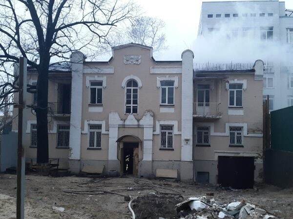 У центрі Києва вночі горів відселений будинок