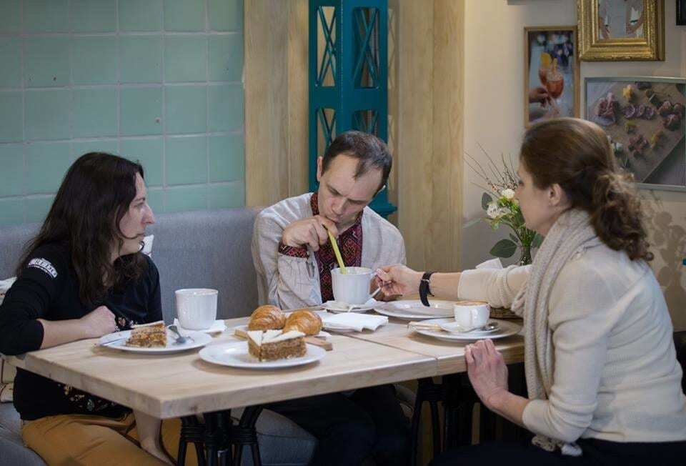 Дружина Порошенка сходила на каву з хворим на ДЦП, якого вигнали з львівського ресторану: опубліковані фото
