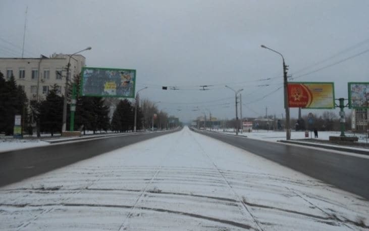 "Вымершие" улицы и заброшенные магазины: в сети появились фото оккупированного Луганска