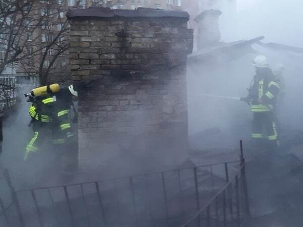 В центре Киева ночью горел отселенный дом