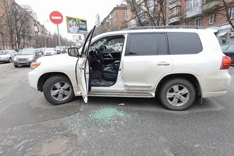 В соцсети заметили, что пострадавший от воров Зибров неправильно припарковался 