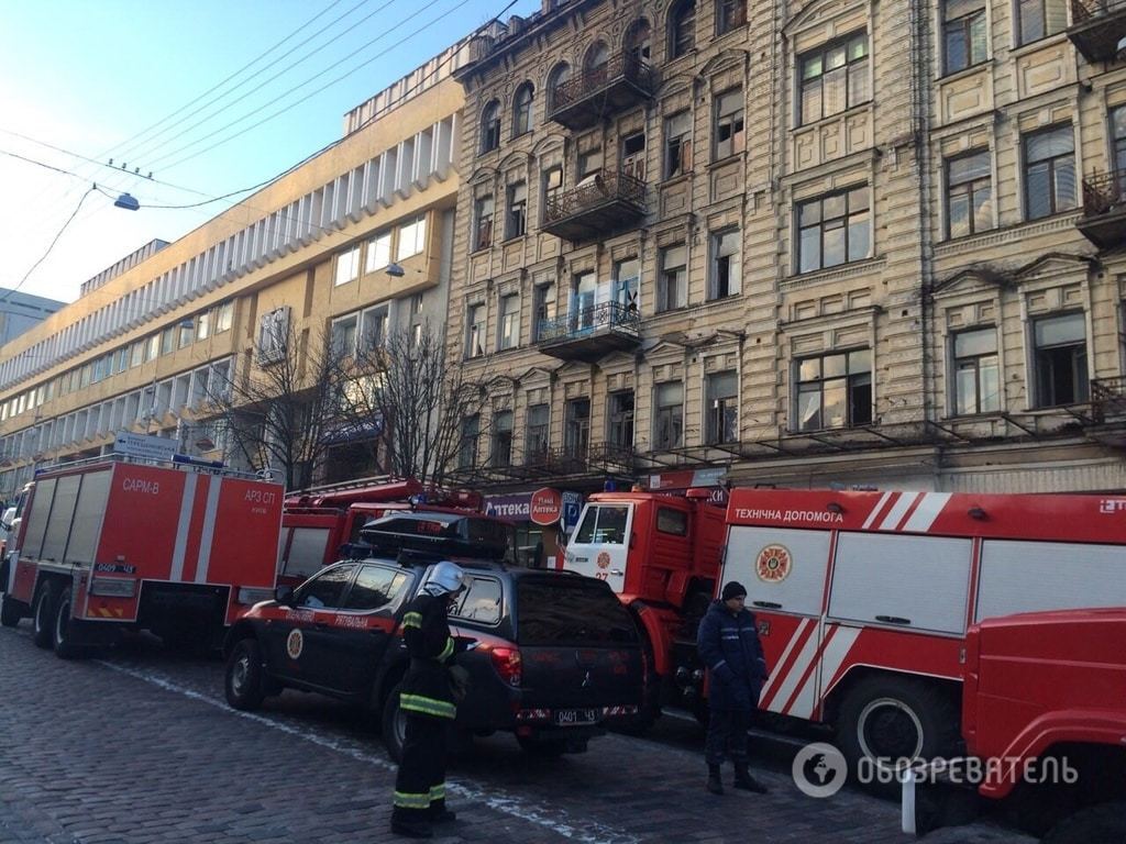 НП у центрі Києва: з-під завалів витягнули п'ятьох постраждалих