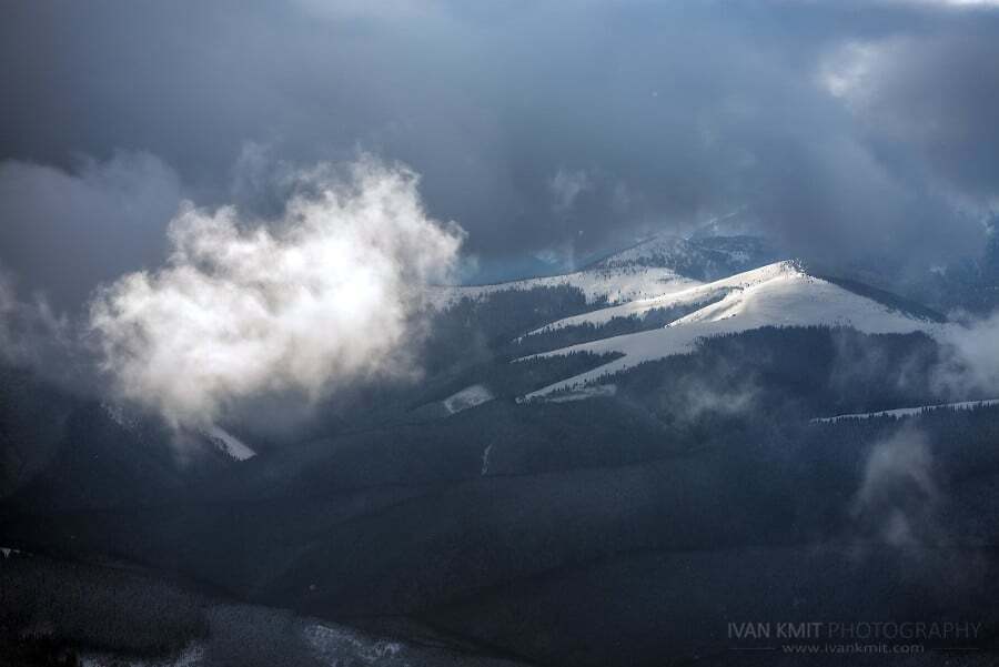 В сети появились фантастические фото горы в Карпатах