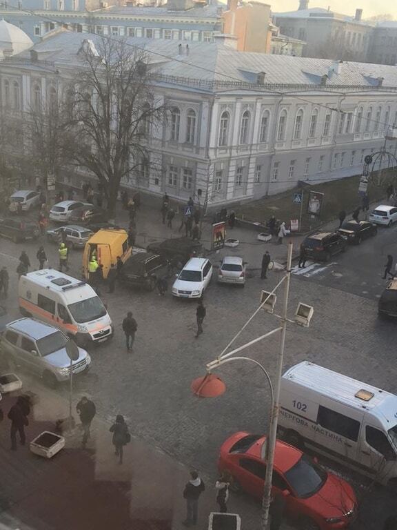 В центре Киева из-за ЧП перекрыто движение