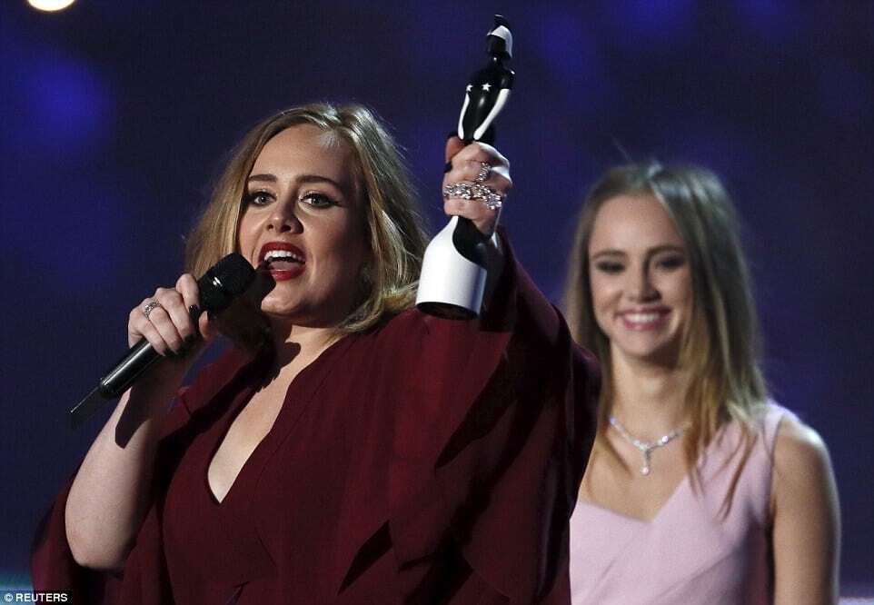 Адель розридалася на церемонії вручення премії Brit Awards 2016