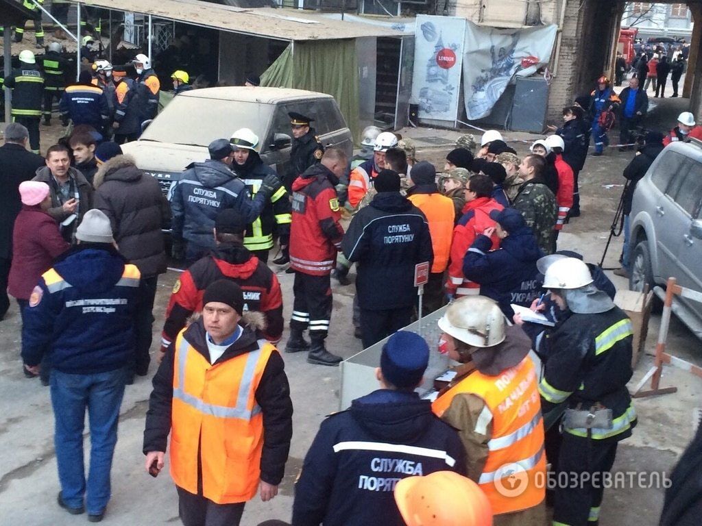 НП у центрі Києва: з-під завалів витягнули п'ятьох постраждалих