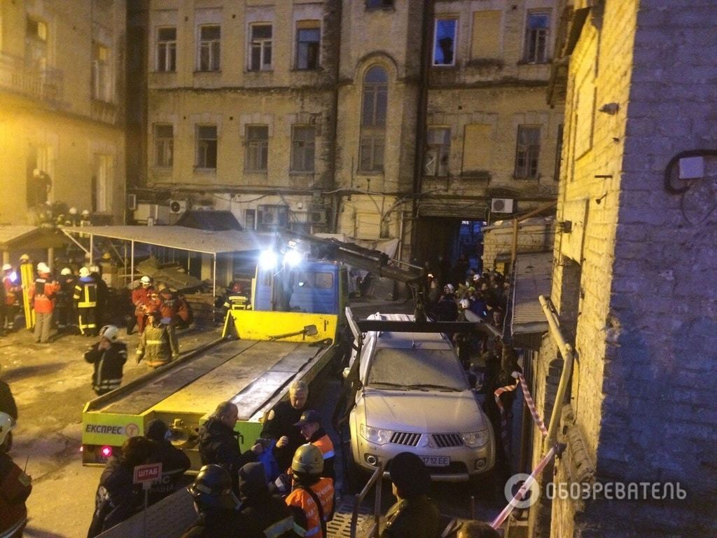 Обвал дома в центре Киева: обнародованы фото и видео спасательной операции