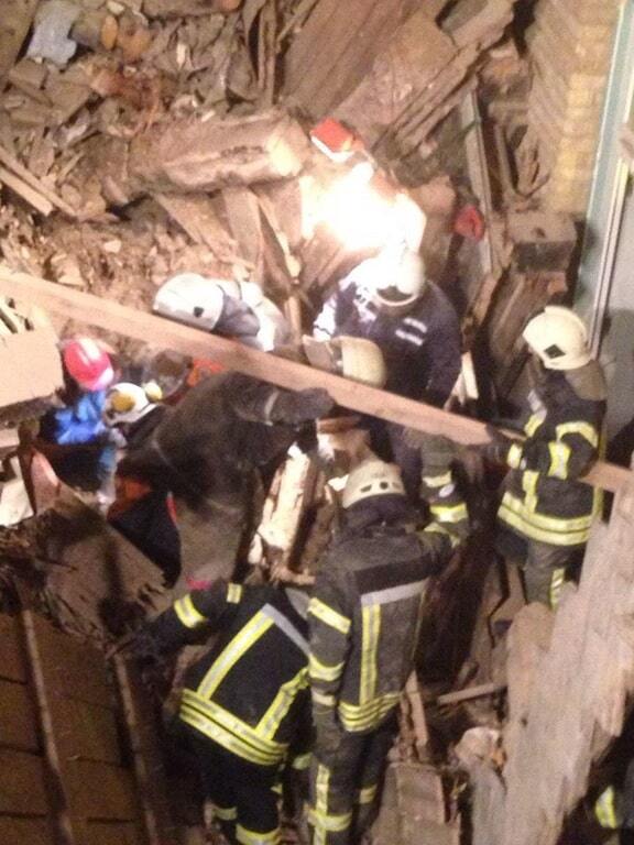 Обвал дома в центре Киева: обнародованы фото и видео спасательной операции