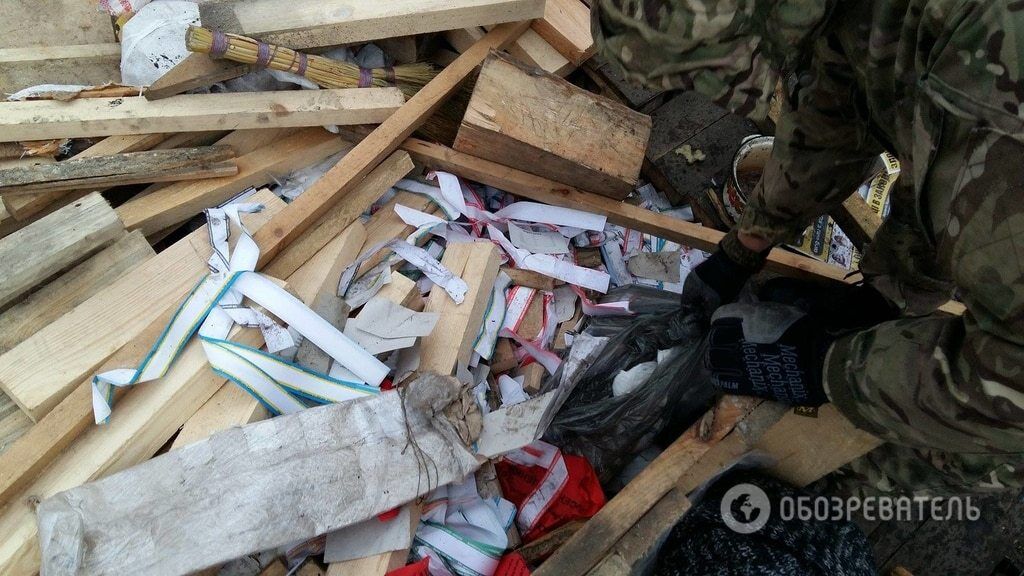 На Майдане "революционеры" забыли ленты для инкассации денег: опубликованы фото