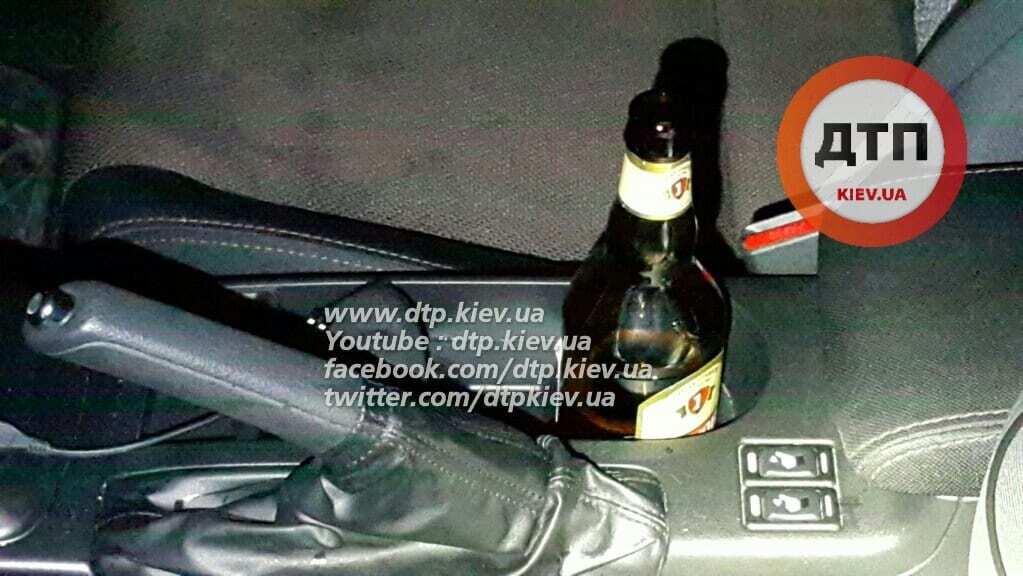 В Киеве пьяный водитель устроил масштабное ДТП: фото с места аварии