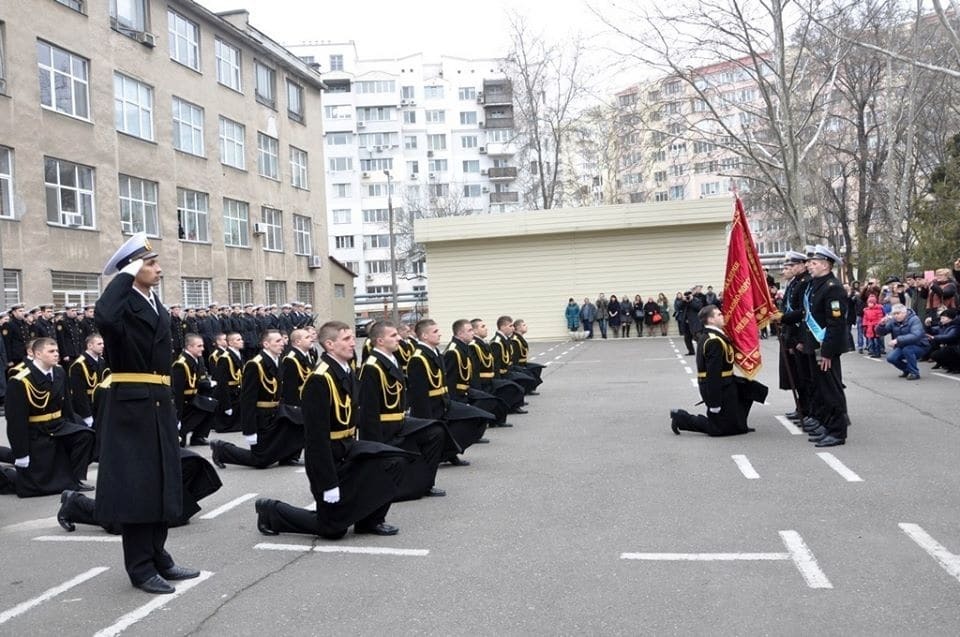 Спевшие в Крыму украинский гимн нахимовцы стали офицерами: фоторепортаж