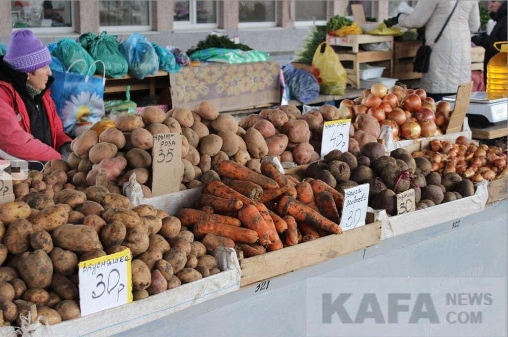 Подешевшали тільки банани: кримчани показали ціни в Феодосії. Фоторепортаж