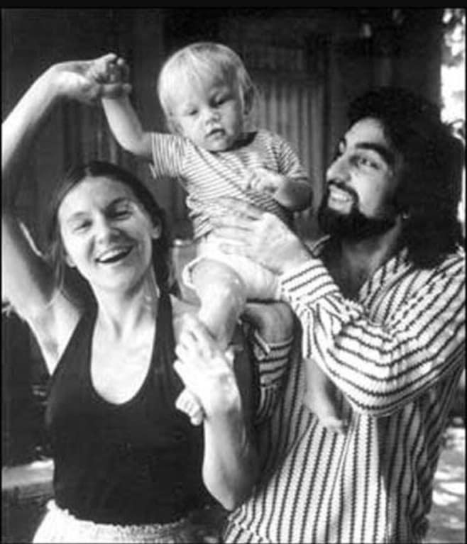 ДиКаприо с родителями и студентка Литвинова: опубликованы редкие фото