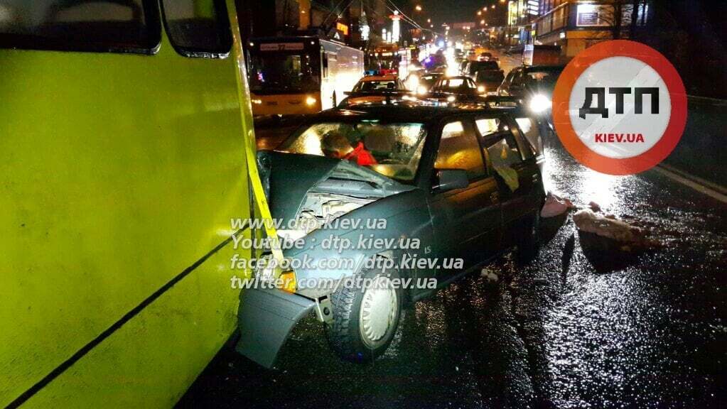 У Києві п'яний водій влаштував масштабну ДТП: фото з місця аварії