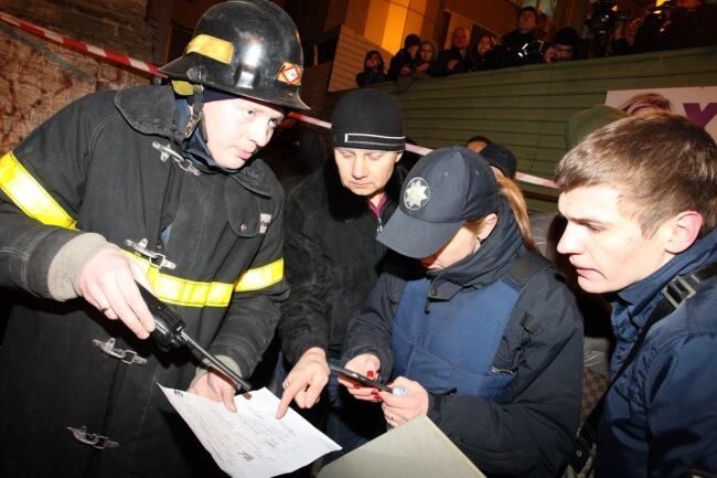 Обвал дома в центре Киева: спасатели показали новые фото и видео с места ЧП