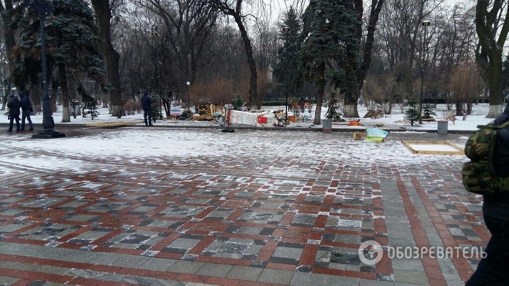 На Майдані "революціонери" забули стрічки для інкасації грошей: опубліковано фото