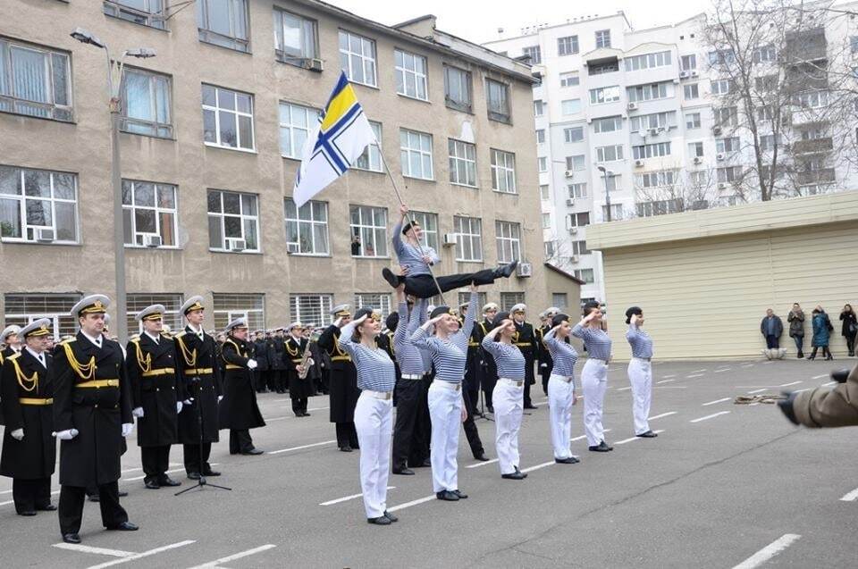 Спевшие в Крыму украинский гимн нахимовцы стали офицерами: фоторепортаж