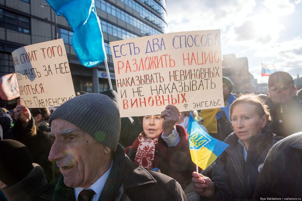 На марше памяти Немцова скандировали "Слава Украине!" и требовали освободить Савченко