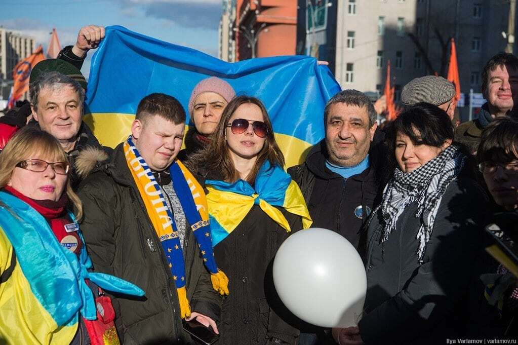 На марші пам'яті Нємцова скандували "Слава Україні!" і вимагали звільнити Савченко