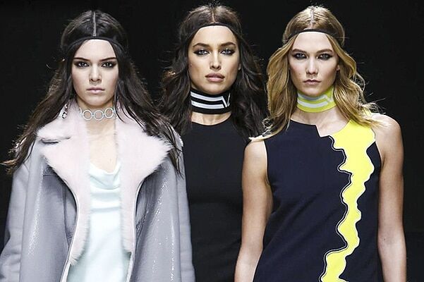 Неделя моды в Милане: Versace собрал топовых моделей в своем показе