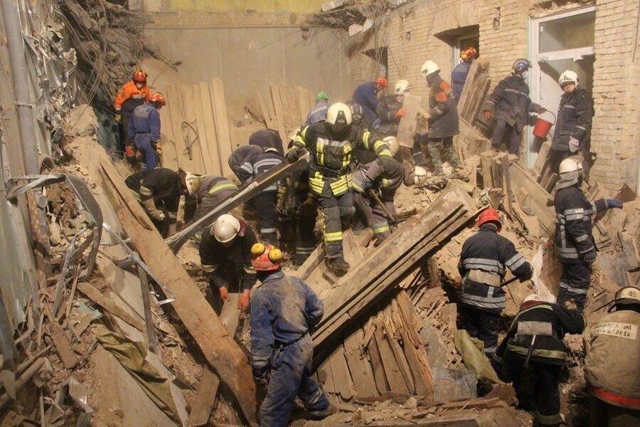 Спасатели завершили работы в обвалившемся доме в центре Киева