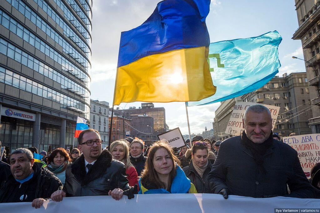 На марші пам'яті Нємцова скандували "Слава Україні!" і вимагали звільнити Савченко