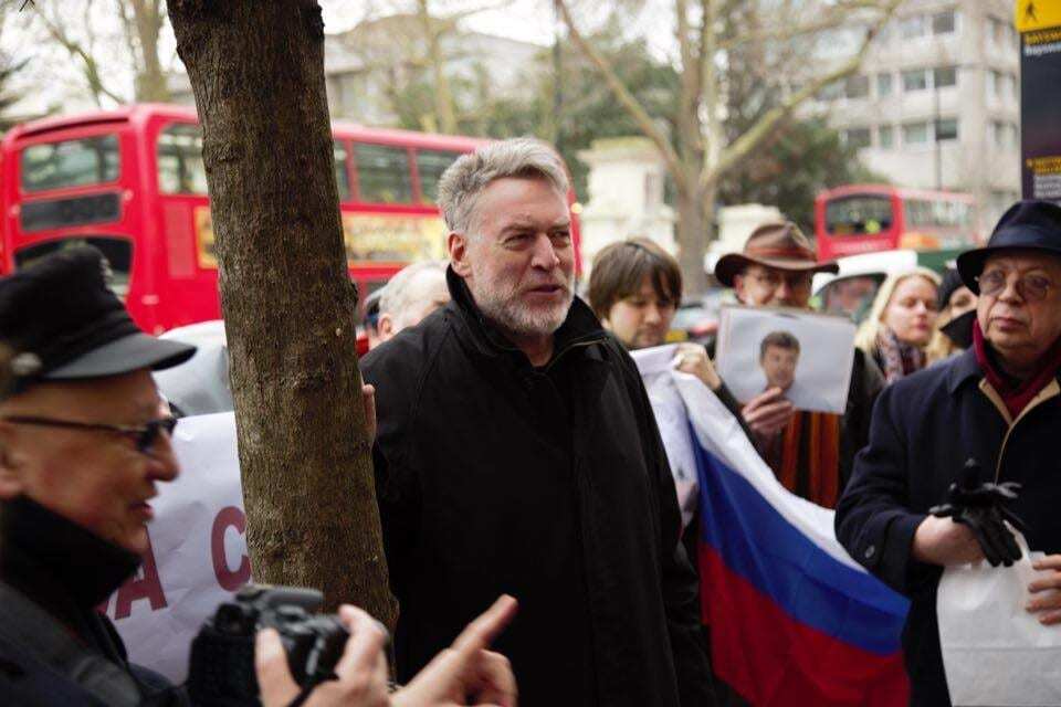 Шендерович і Троїцький в Лондоні вшанували пам'ять Бориса Нємцова: фоторепортаж
