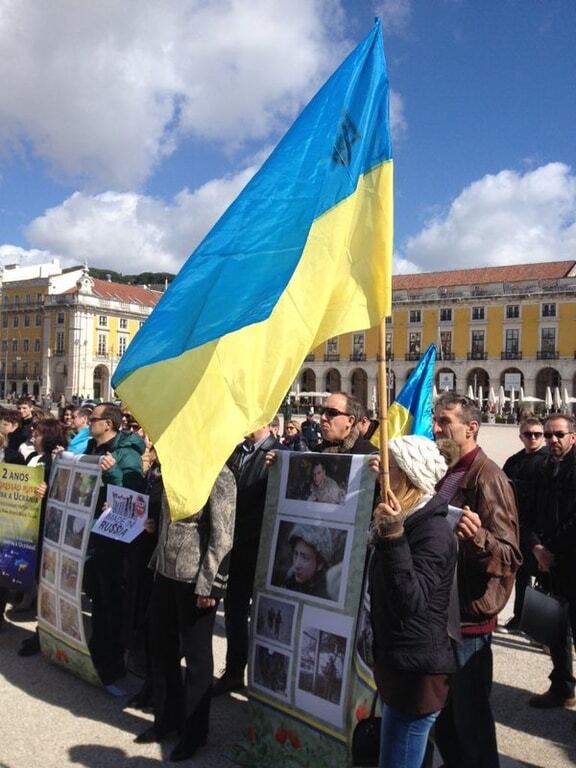 За Крым! Украинцы в Европе вышли на улицы против российской агрессии: опубликованы фото и видео