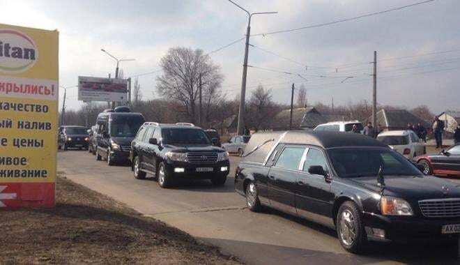 "Мы бессильны": в Харькове Кернес расплакался на похоронах Димента