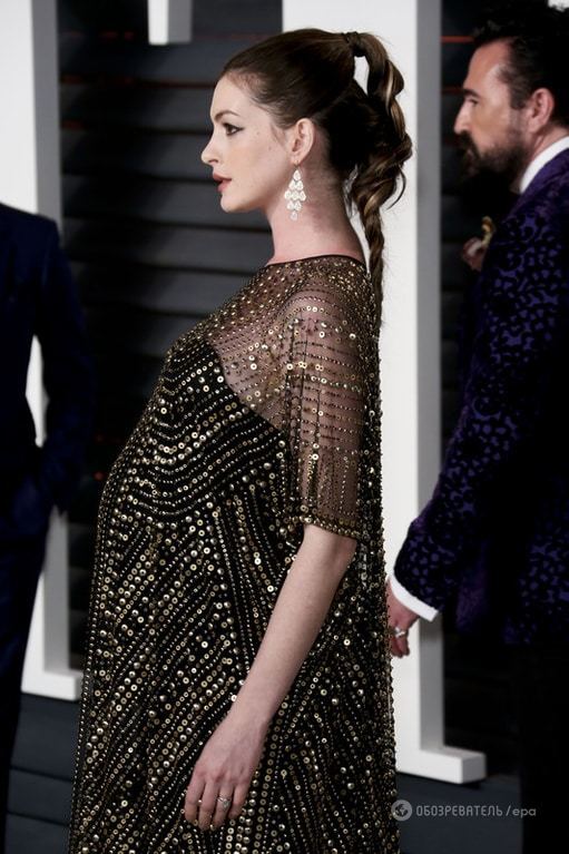 "Оскар-2016": беременная Энн Хэтэуэй пришла на церемонию в женственном наряде