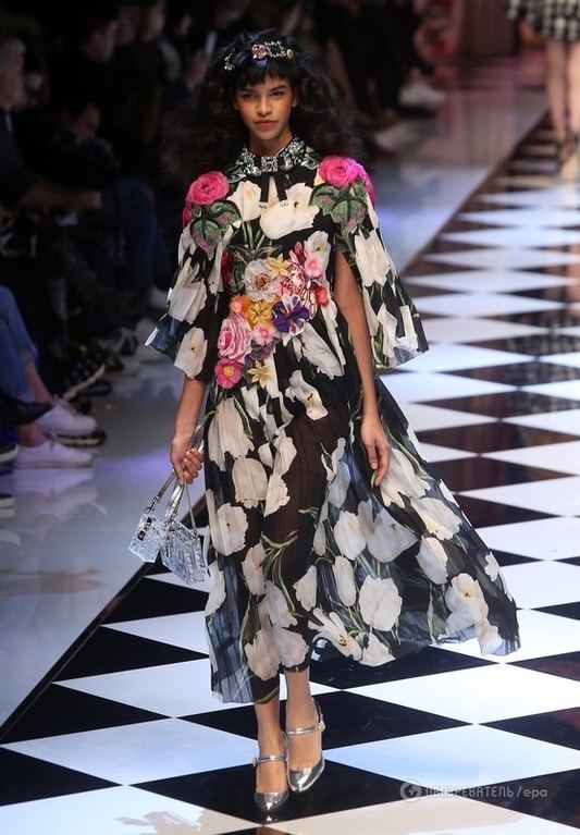 Фантастические цветы и сказочные принцессы: показ Dolce&Gabbana в Милане
