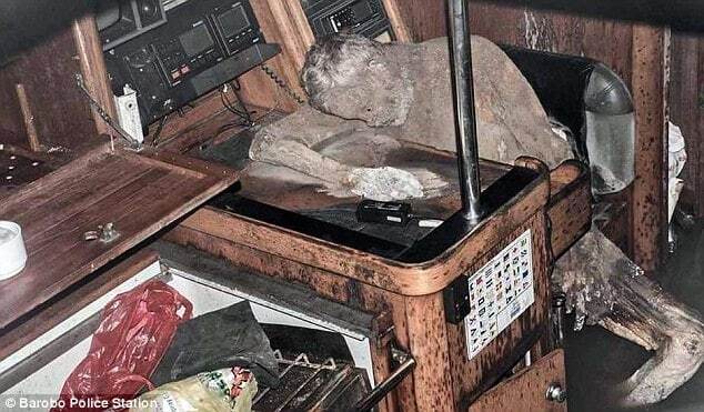 Посреди Тихого океана нашли яхту с загадочной мумией: опубликованы фото