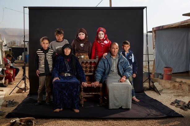 Портрети з привидами: опубліковані несамовиті знімки сирійських сімей 