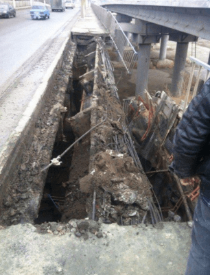 В Луганске рухнул мост, по которому оккупанты гоняли танки: опубликованы фото и видео