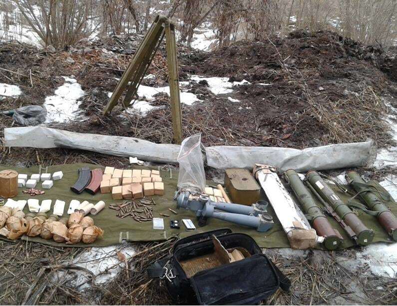 На Донбасі знайшли схованку терориста "народної міліції" "ЛНР"