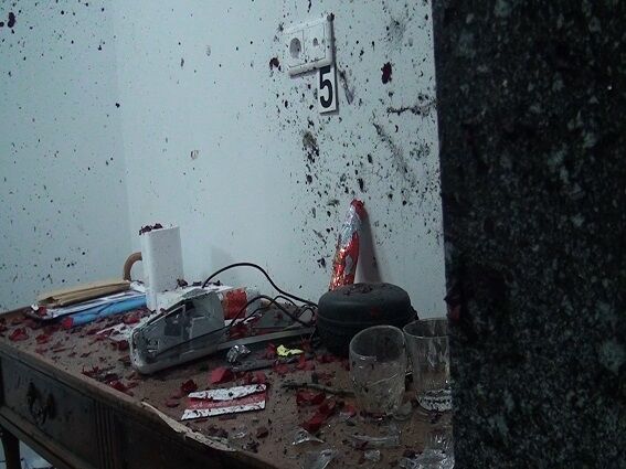 Бомба в букеті: поліція Києва опублікувала фото з місця НП 